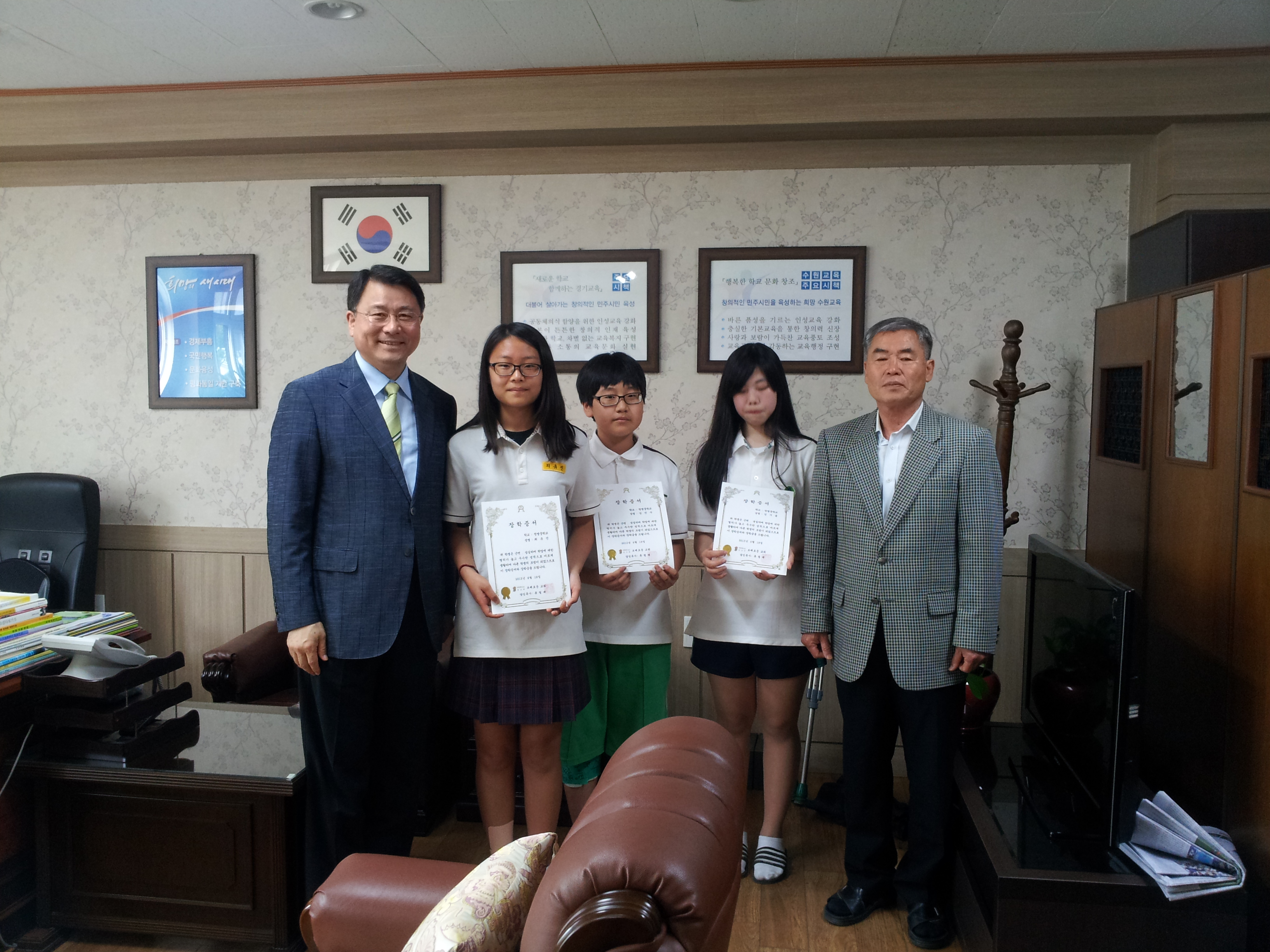 청명중학교 장학금 전달